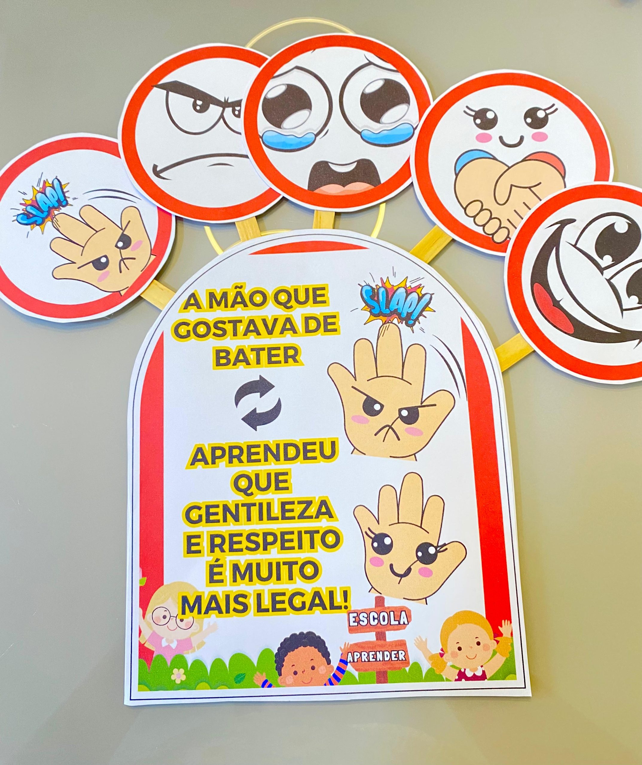 Historinha da A MÃO QUE GOSTAVA DE BATER - Aprendeu que Gentileza e Respeito É Muito Mais Legal!