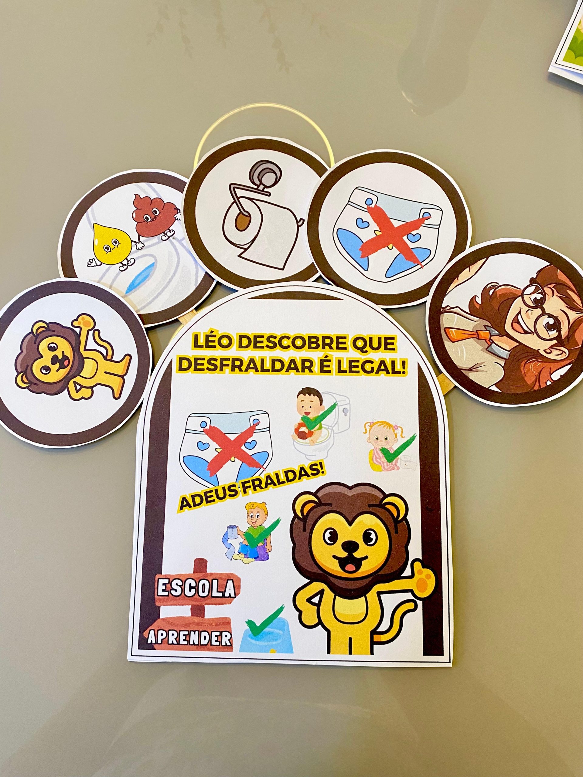 Historinha LÉO DESCOBRE QUE DESFRALDAR É LEGAL! 🦁🚽 - Imagem 4