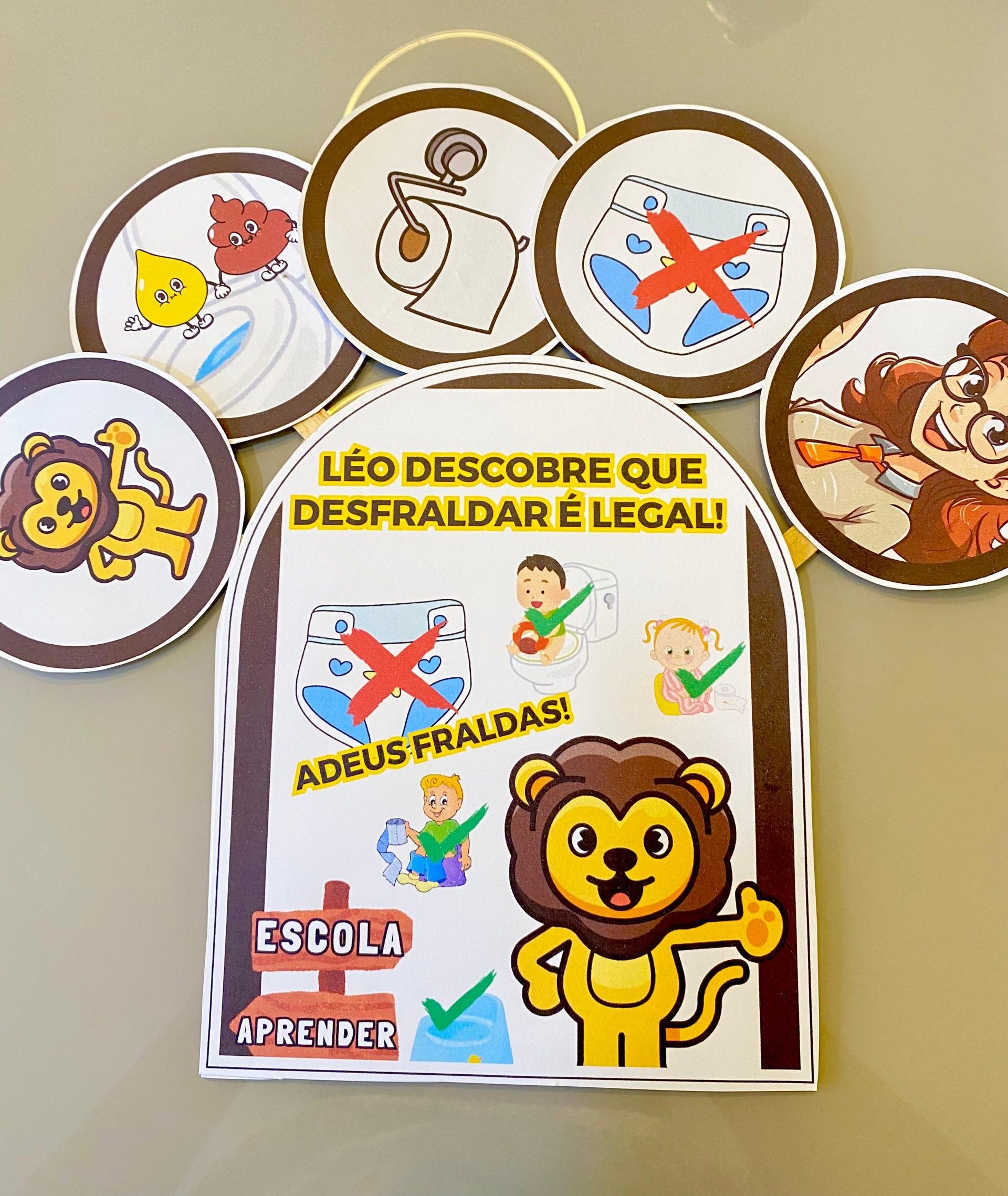 Historinha LÉO DESCOBRE QUE DESFRALDAR É LEGAL! 🦁🚽