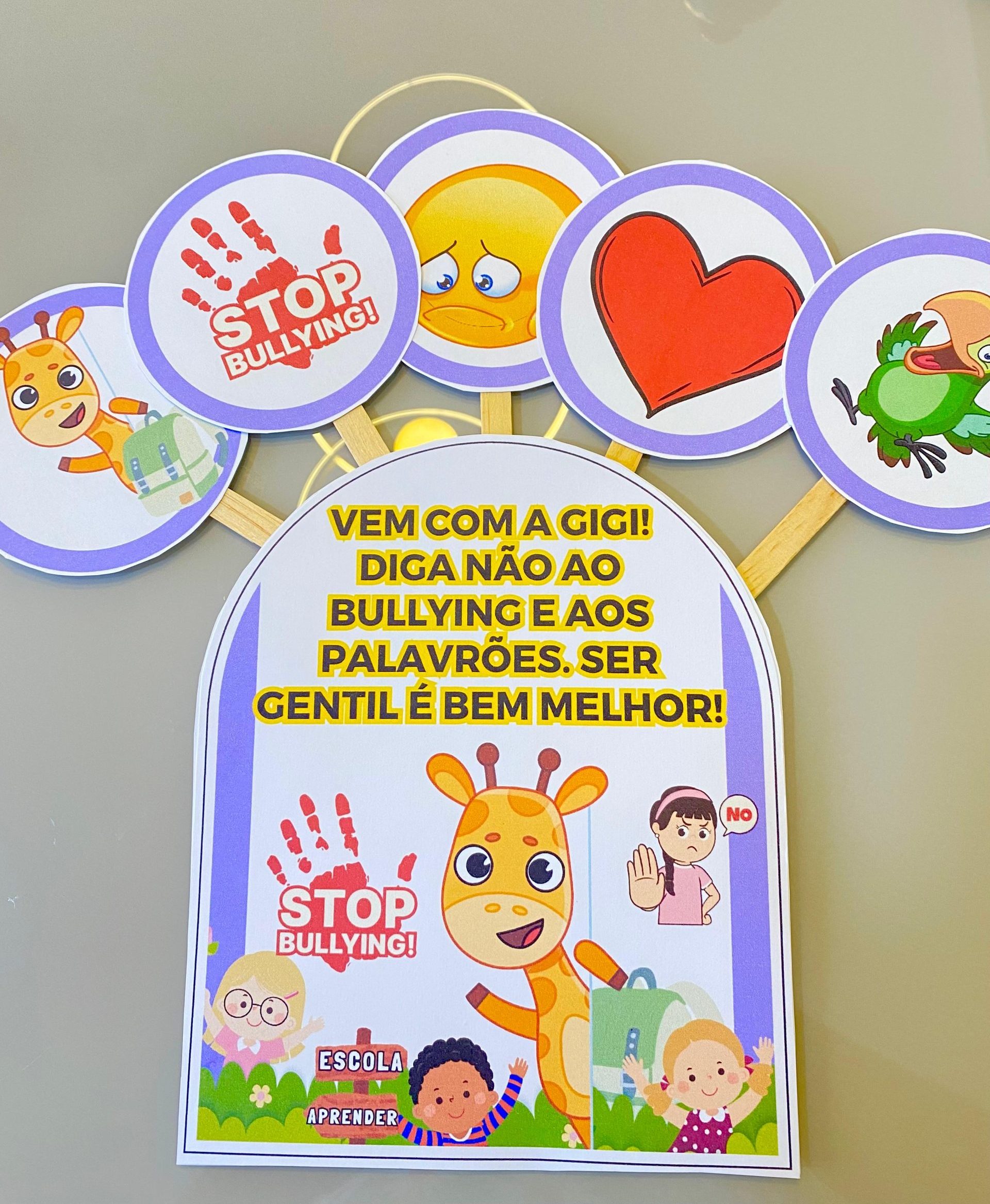 Historinha VEM COM A GIGI! Diga não ao bullying e aos palavrões. Ser gentil é bem melhor!